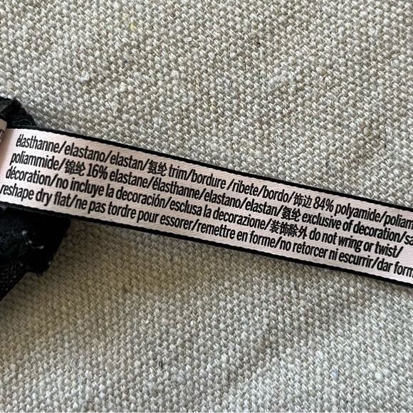 Victoria’s Secret Unlined Velvet & Lace Demi Bra w Adjustable Convertible Straps - Picture 13 of 14